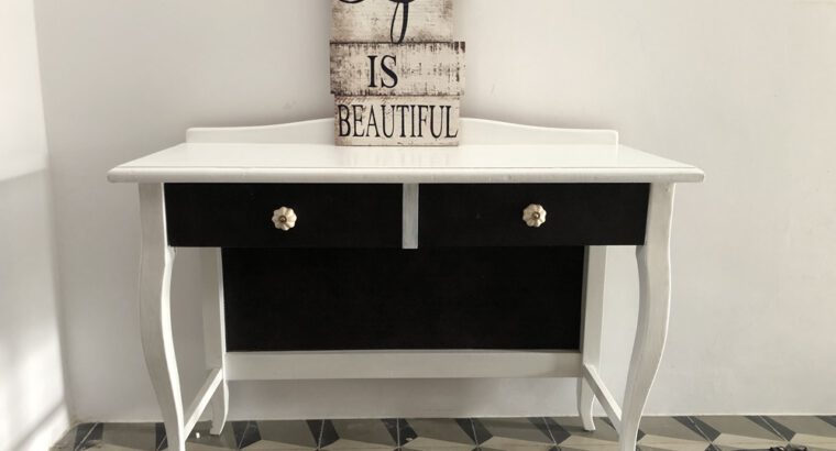 Sidebord Landhausstil 120 cm breit mit Kunstleder bespannt