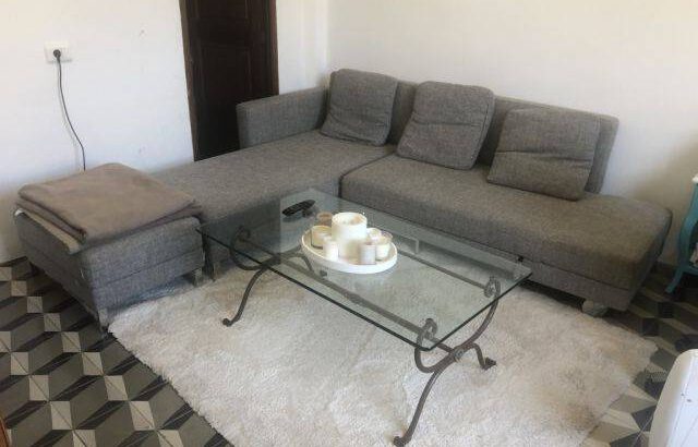 Wohnzimmer Tisch Gusseisengestell und Finger dicke Glasplatte