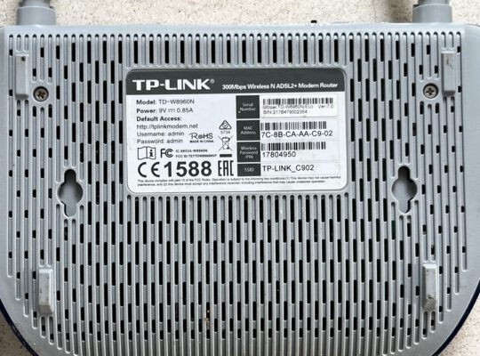 TP-Link Router mit 20 Meter Lan Kabel