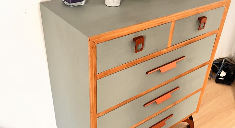 Kommode – Schubladenschrank Antik im modernen Design Kupfer – Holz